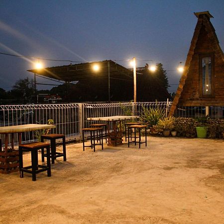 Super Oyo Capital O 2258 Santana Syariah Guest House Kartosuro Buitenkant foto