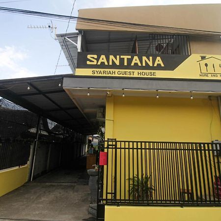 Super Oyo Capital O 2258 Santana Syariah Guest House Kartosuro Buitenkant foto
