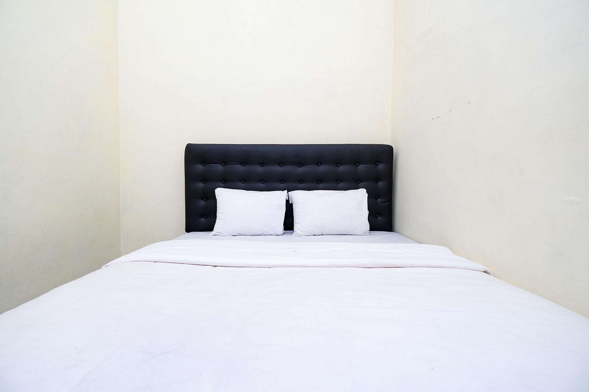 Super Oyo Capital O 2258 Santana Syariah Guest House Kartosuro Buitenkant foto