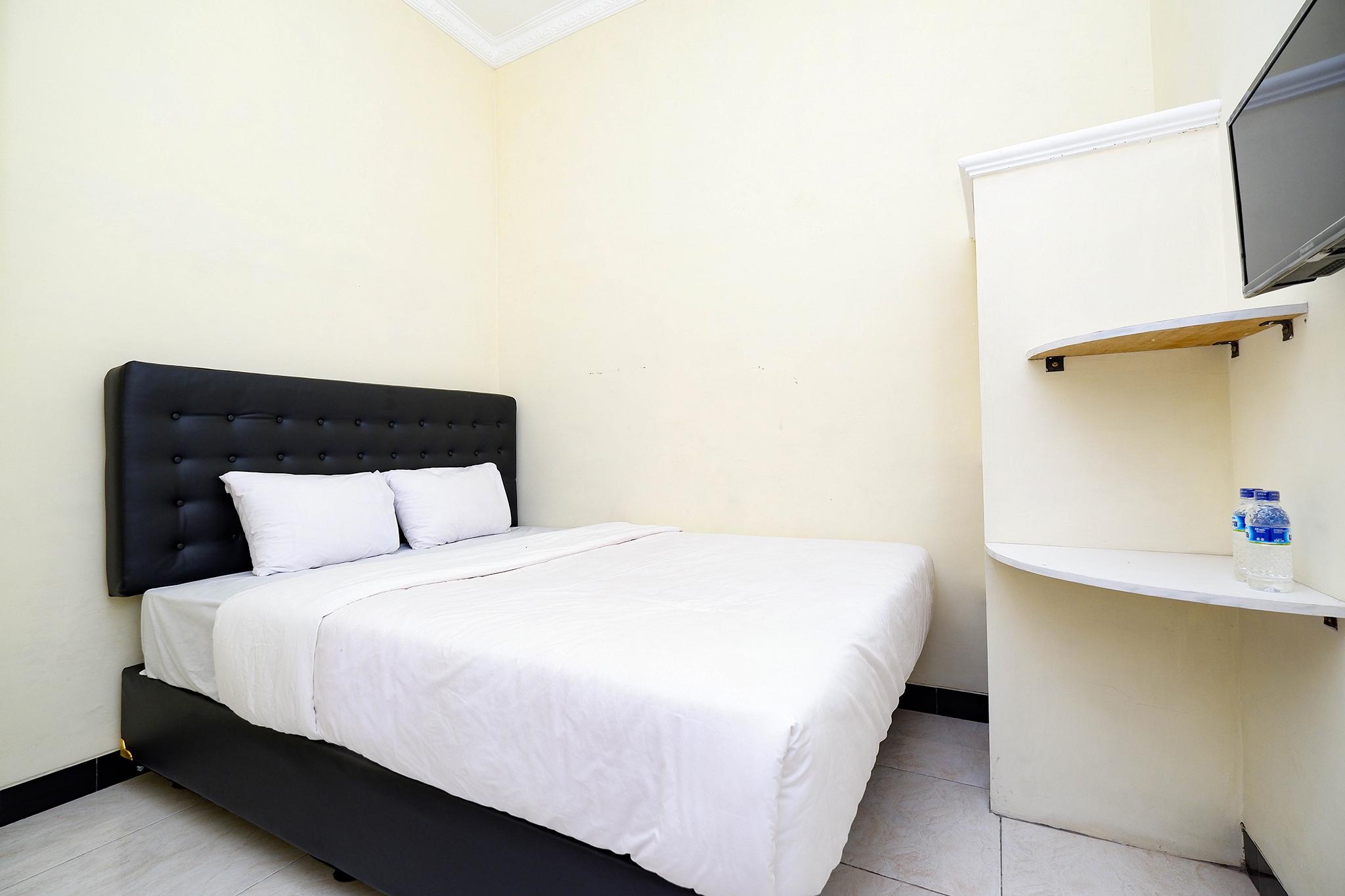 Super Oyo Capital O 2258 Santana Syariah Guest House Kartosuro Buitenkant foto