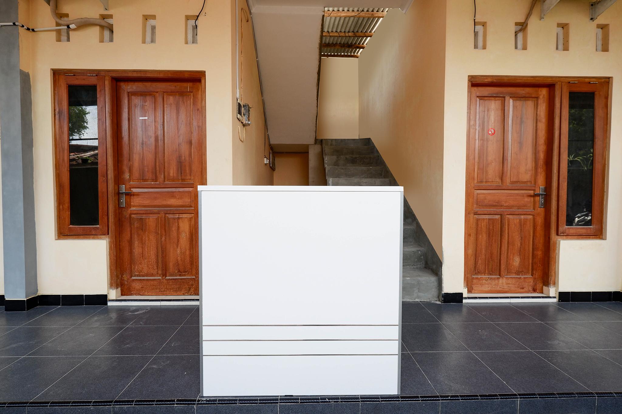 Super Oyo Capital O 2258 Santana Syariah Guest House Kartosuro Buitenkant foto