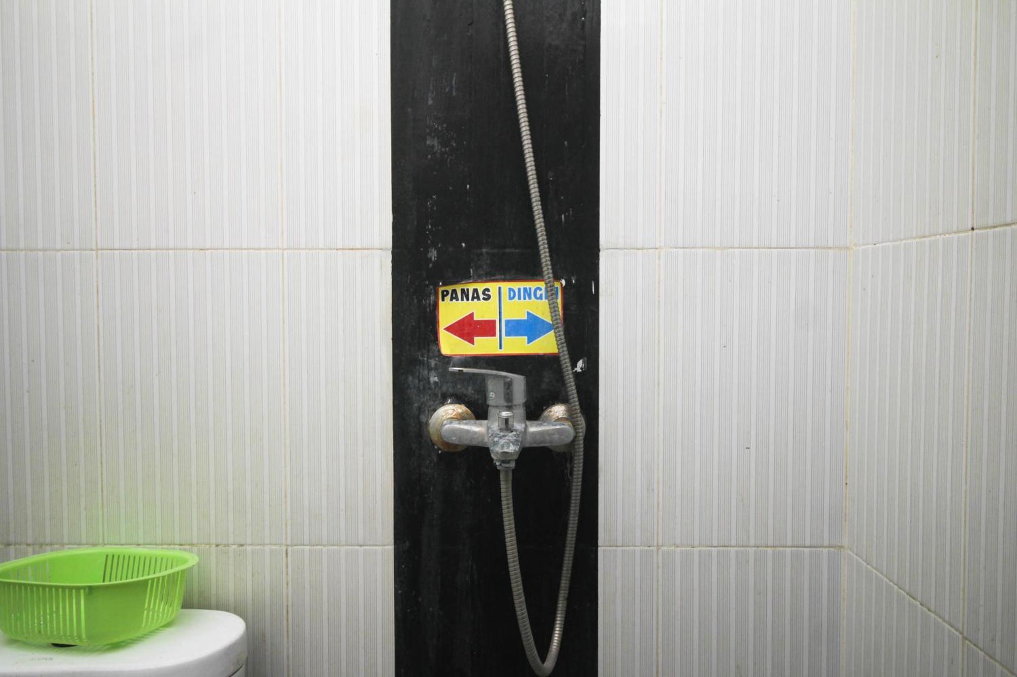 Super Oyo Capital O 2258 Santana Syariah Guest House Kartosuro Buitenkant foto