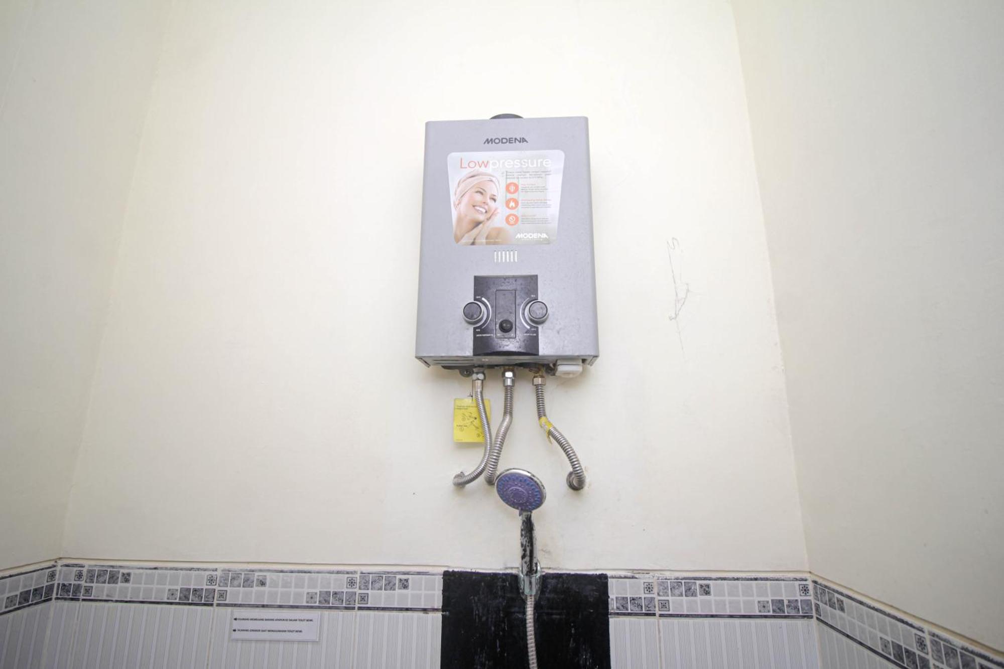 Super Oyo Capital O 2258 Santana Syariah Guest House Kartosuro Buitenkant foto