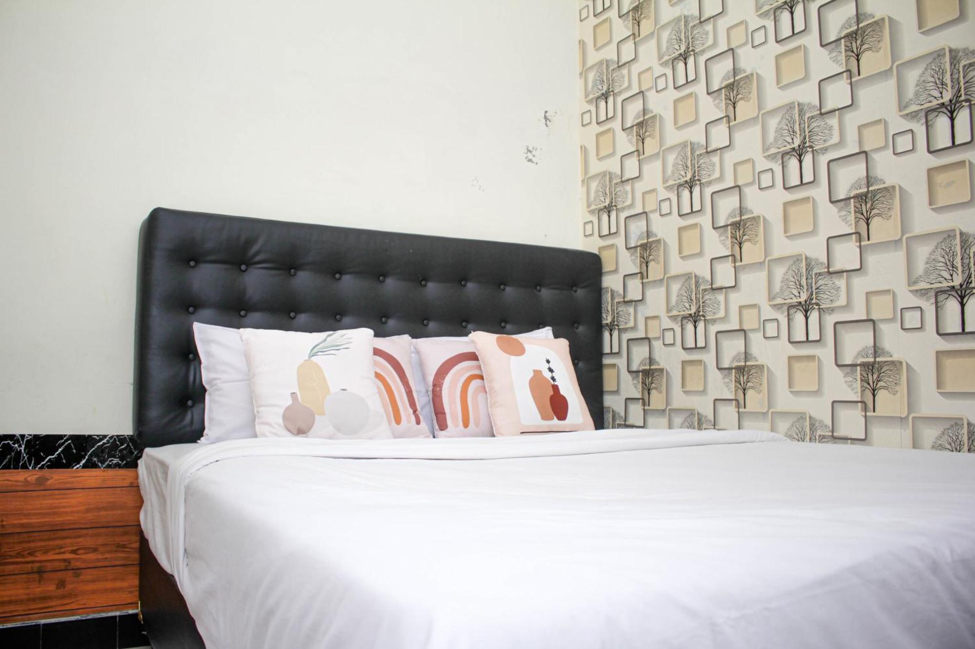 Super Oyo Capital O 2258 Santana Syariah Guest House Kartosuro Buitenkant foto