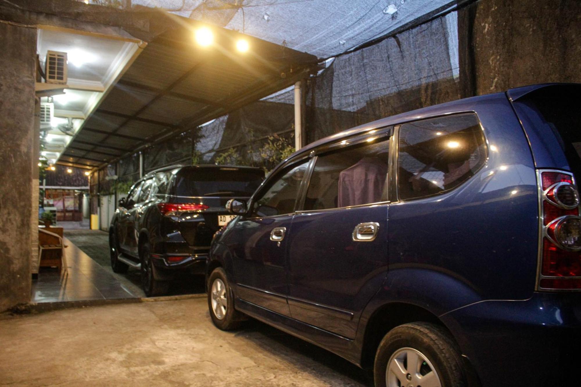 Super Oyo Capital O 2258 Santana Syariah Guest House Kartosuro Buitenkant foto