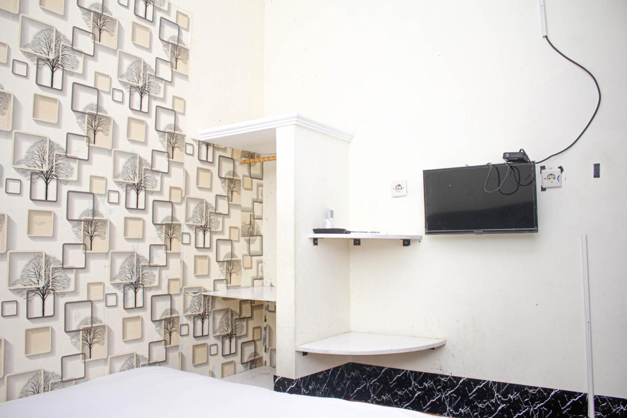 Super Oyo Capital O 2258 Santana Syariah Guest House Kartosuro Buitenkant foto