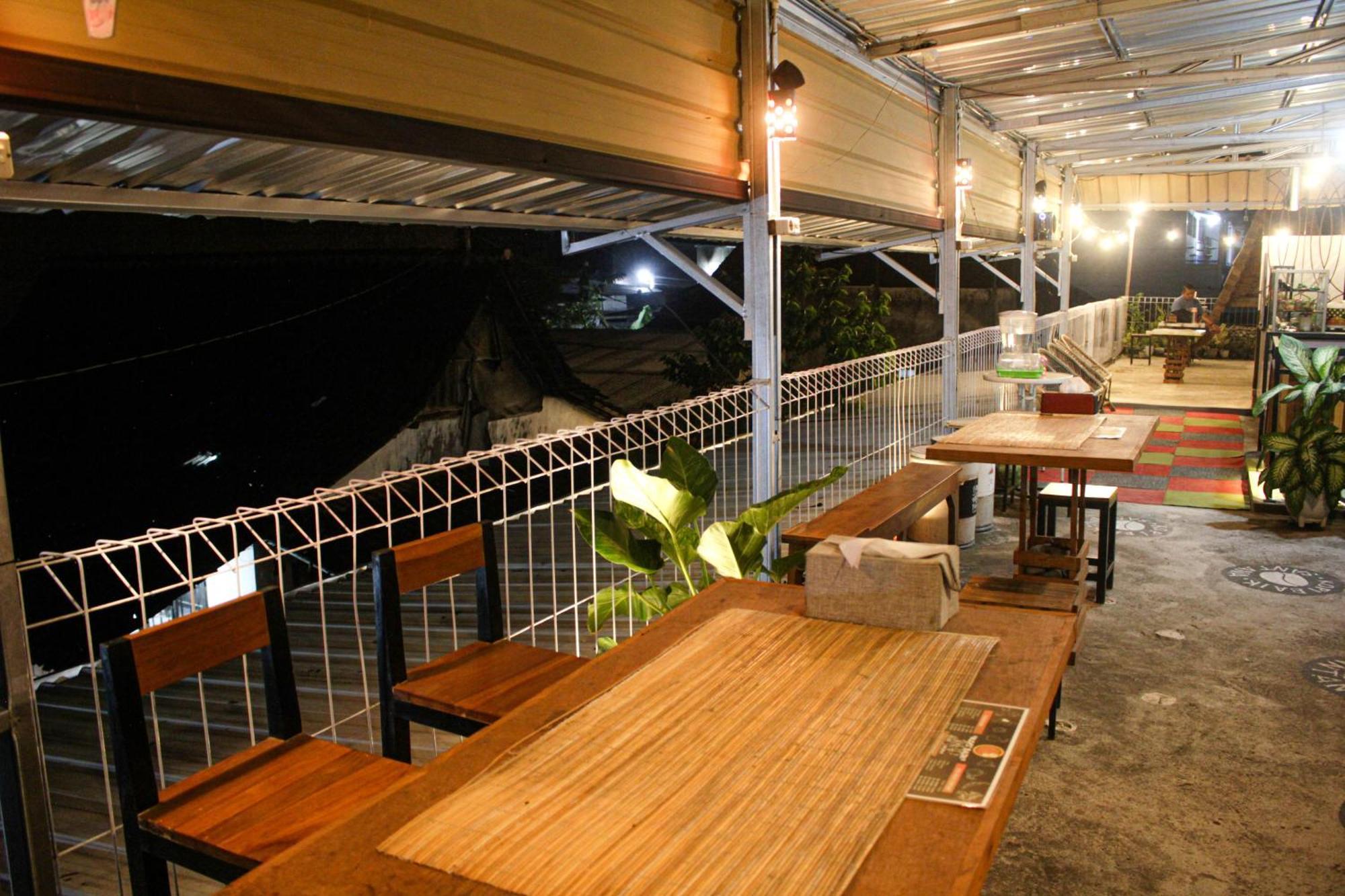 Super Oyo Capital O 2258 Santana Syariah Guest House Kartosuro Buitenkant foto