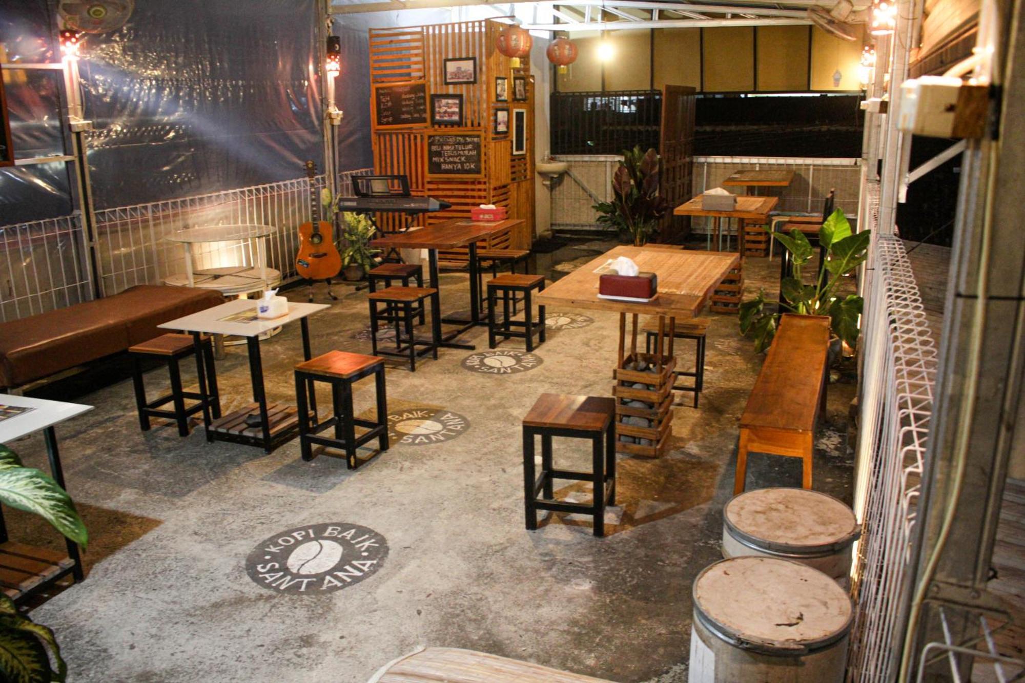 Super Oyo Capital O 2258 Santana Syariah Guest House Kartosuro Buitenkant foto