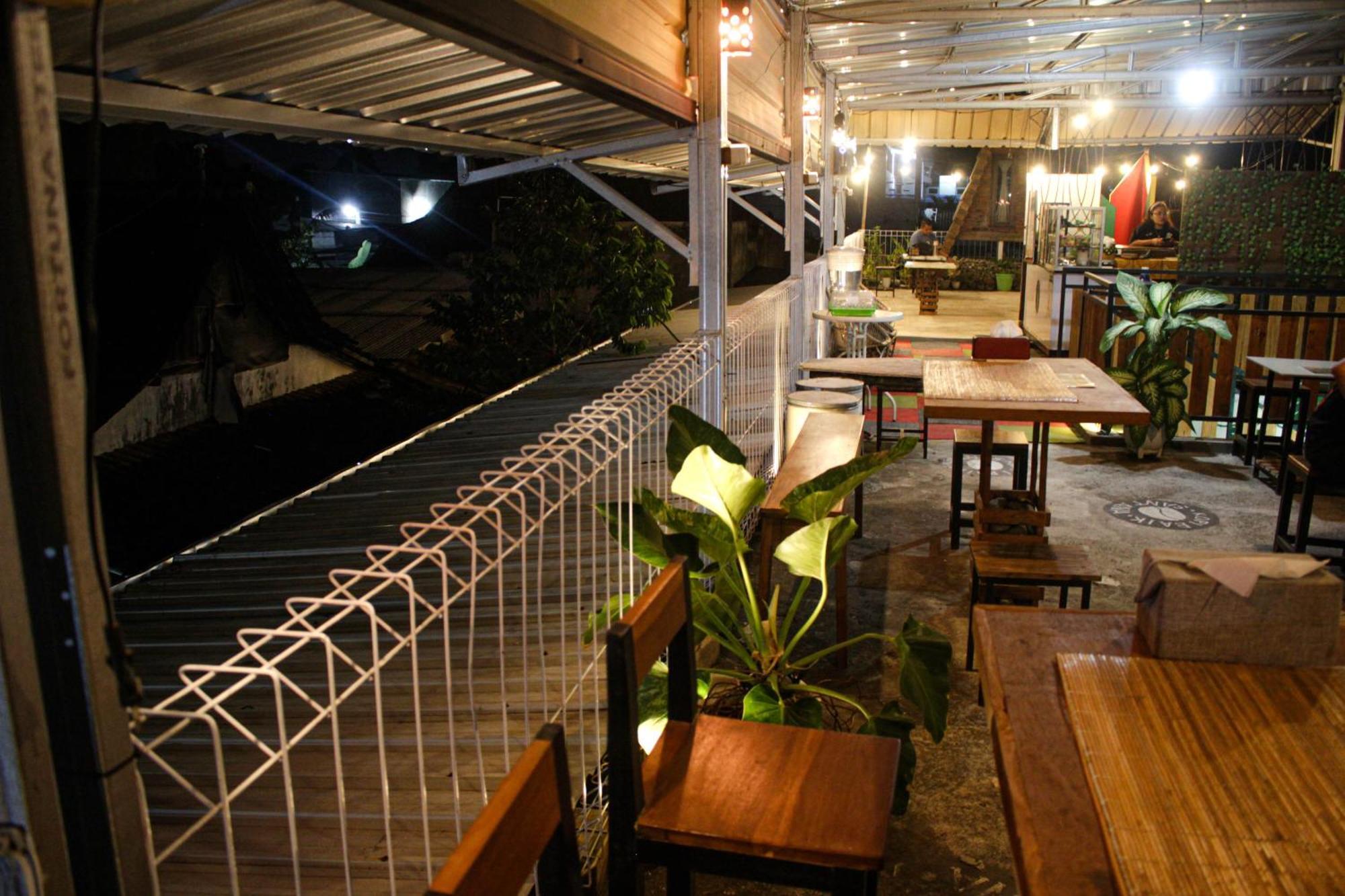 Super Oyo Capital O 2258 Santana Syariah Guest House Kartosuro Buitenkant foto