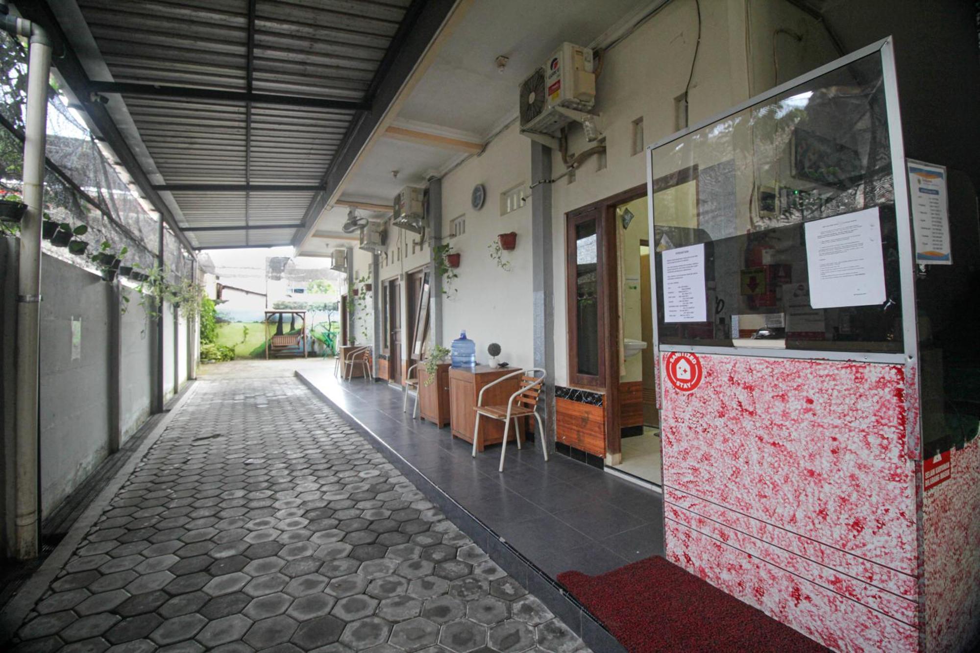 Super Oyo Capital O 2258 Santana Syariah Guest House Kartosuro Buitenkant foto