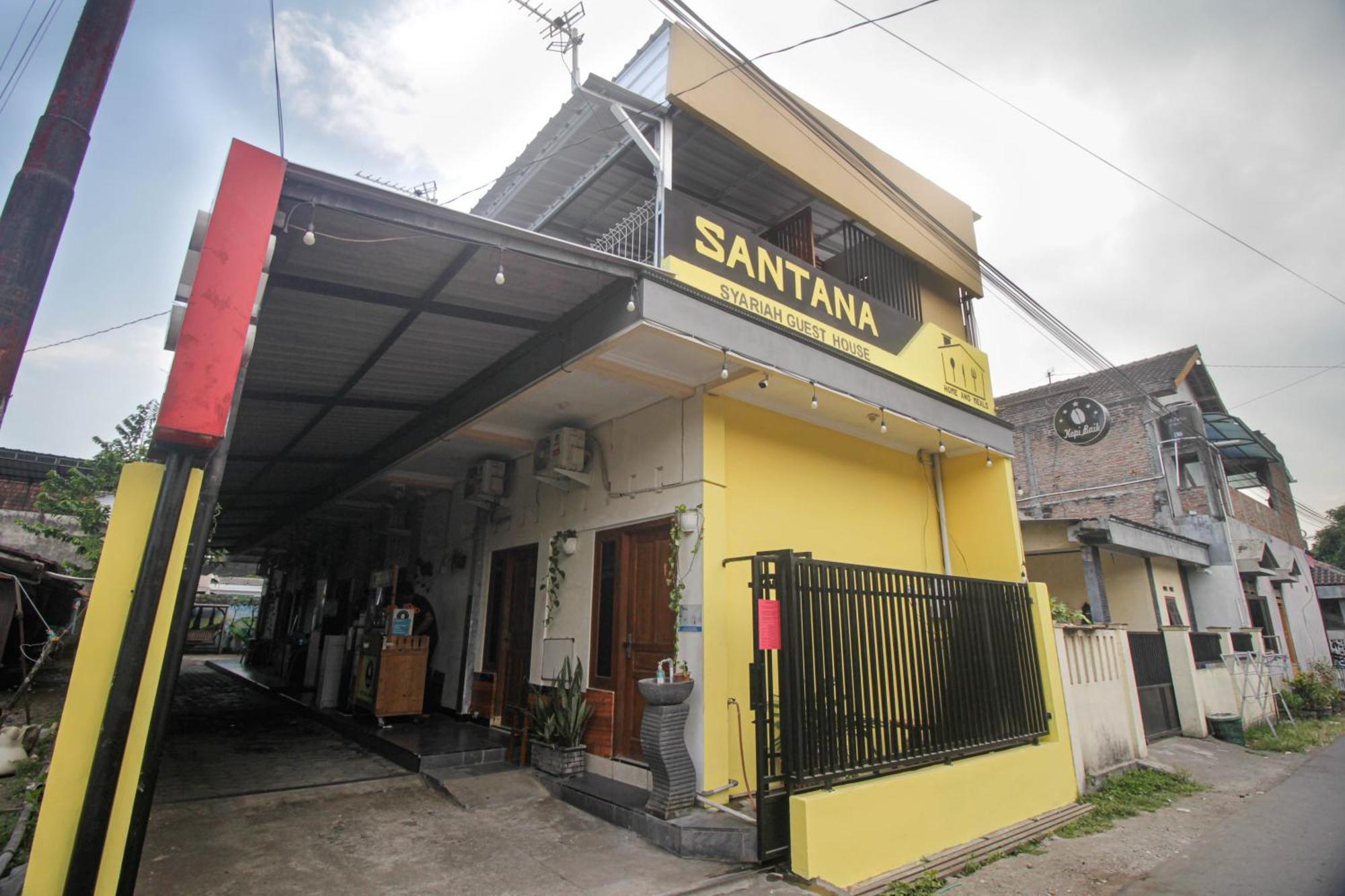 Super Oyo Capital O 2258 Santana Syariah Guest House Kartosuro Buitenkant foto