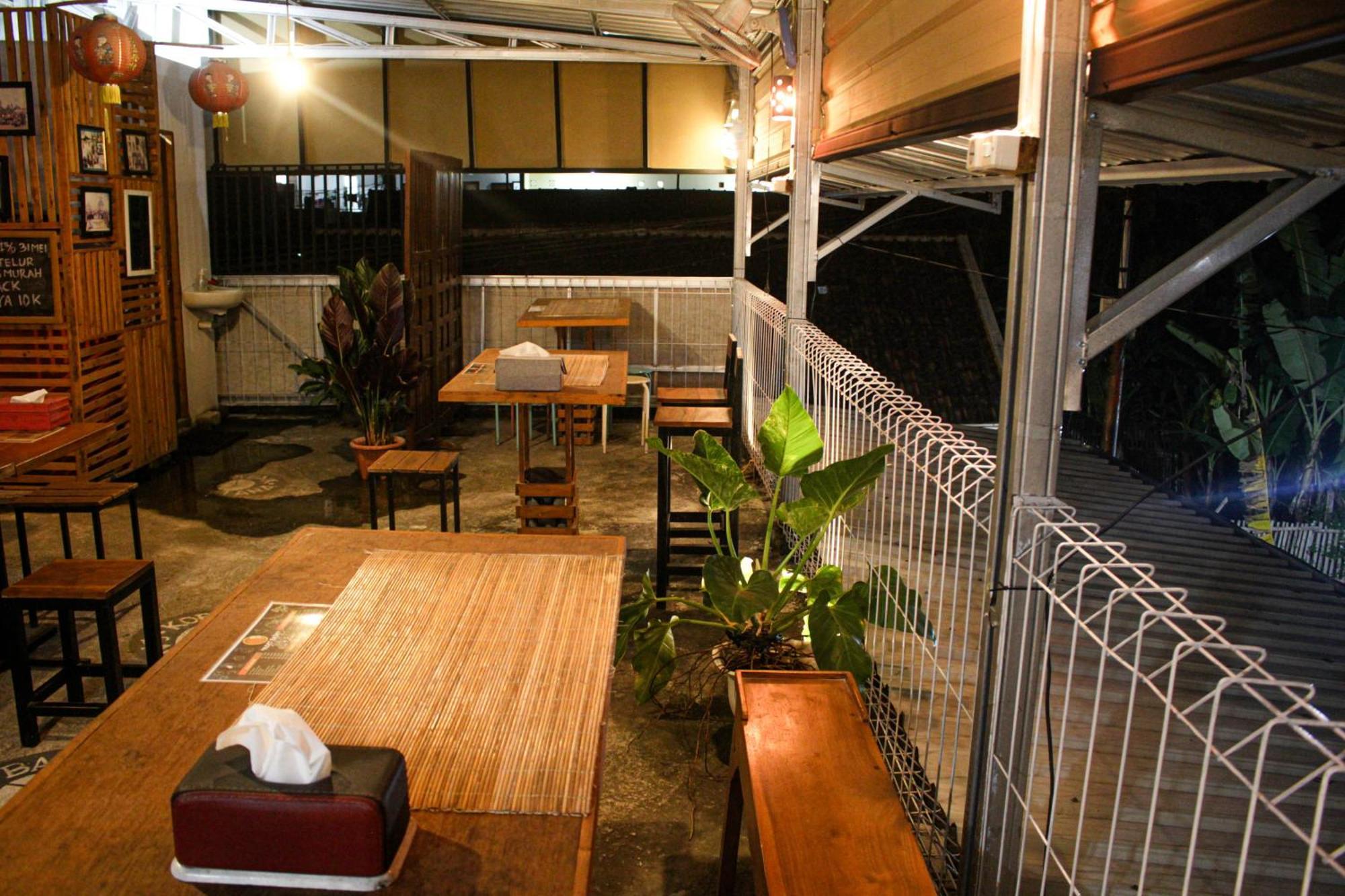 Super Oyo Capital O 2258 Santana Syariah Guest House Kartosuro Buitenkant foto