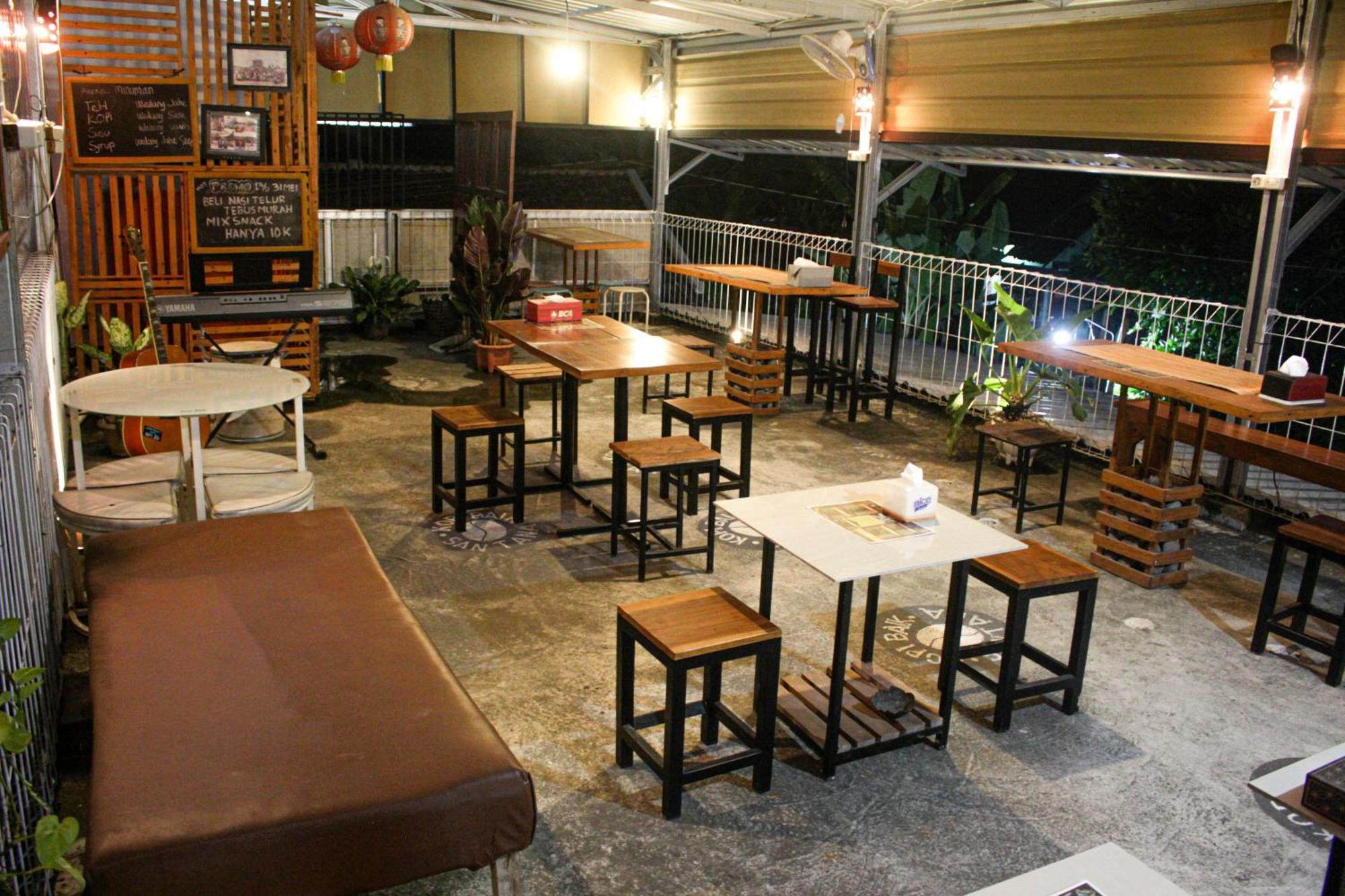 Super Oyo Capital O 2258 Santana Syariah Guest House Kartosuro Buitenkant foto